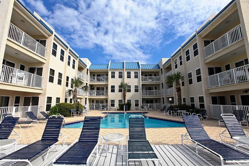 Resort Poolside Villas Courtyard with pool