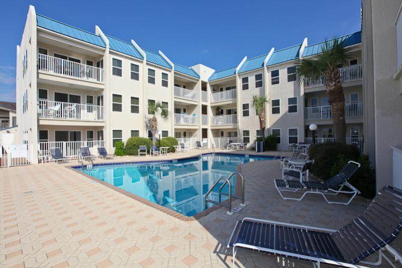 Resort Poolside Villas courtyard