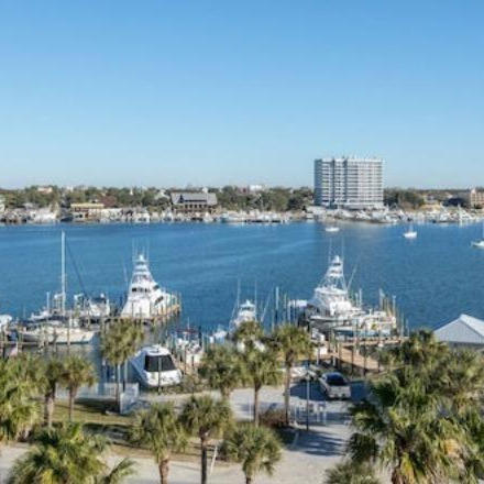 Enjoy the luxury of having gorgeous water views right outside your window when you book one of our Destin water view vacation rentals. These rentals provide some of the best sound and harbor views in Destin.